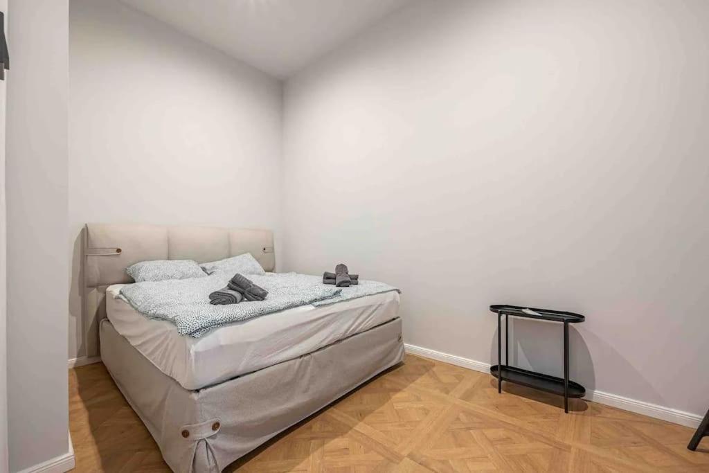Apartment Gem Lively 7th District Near New York Cafe Budapest