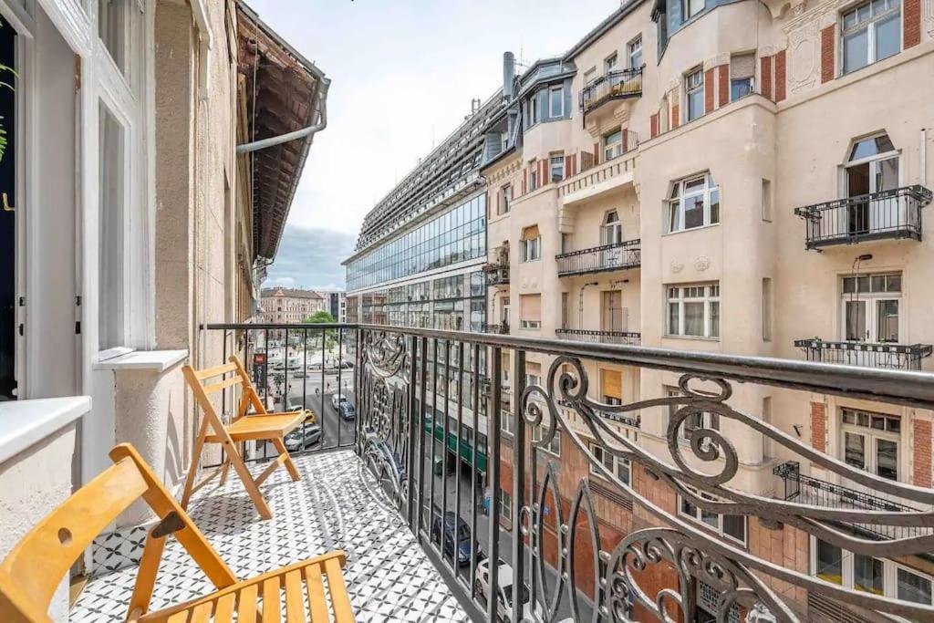 Apartment Gem Lively 7th District Near New York Cafe Budapest