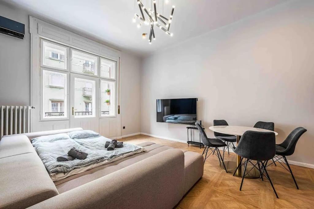 Gem Lively 7th District Near New York Cafe Apartment Budapest